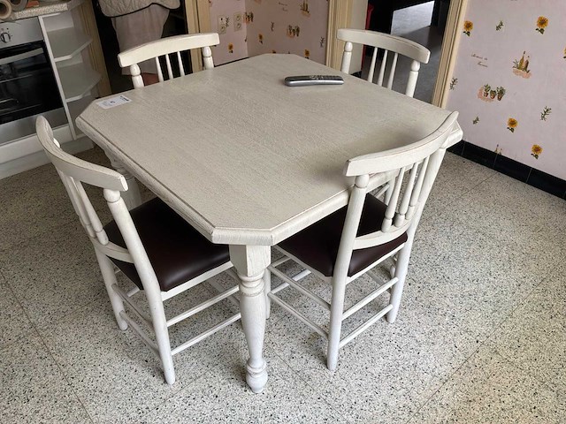 Eetkamertafel + 4 stoelen - afbeelding 1 van  3