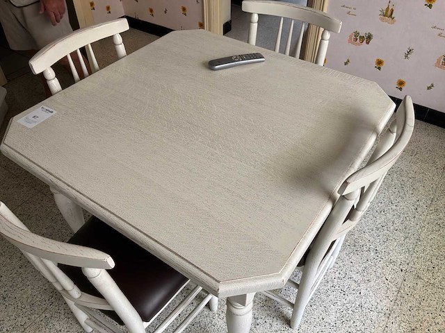 Eetkamertafel + 4 stoelen - afbeelding 2 van  3