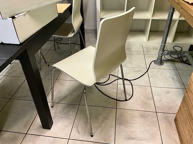 Eetkamertafel en bijzetstoelen (2x) - afbeelding 11 van  12