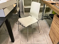 Eetkamertafel en bijzetstoelen (2x) - afbeelding 10 van  12