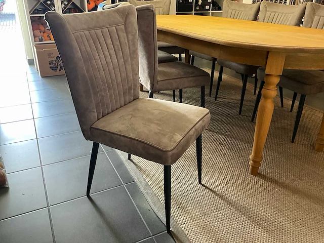 Eetkamertafel en stoelen - afbeelding 4 van  7