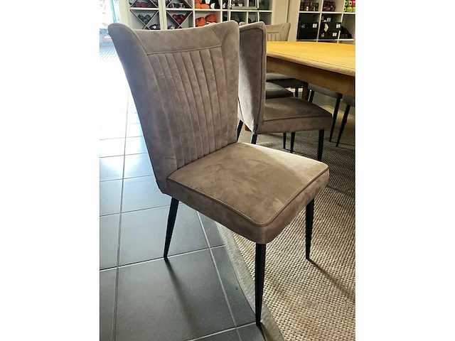 Eetkamertafel en stoelen - afbeelding 5 van  7