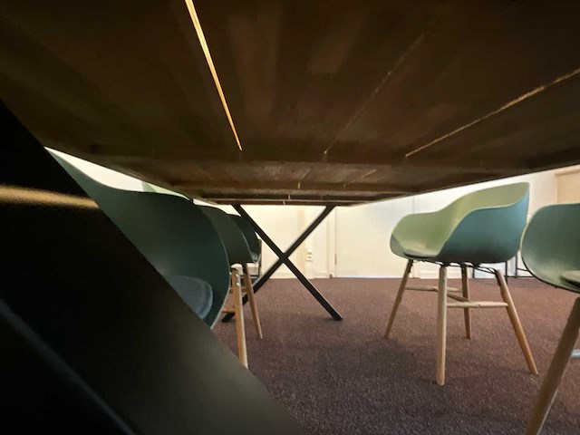 Eetkamertafel en stoelen - afbeelding 5 van  8