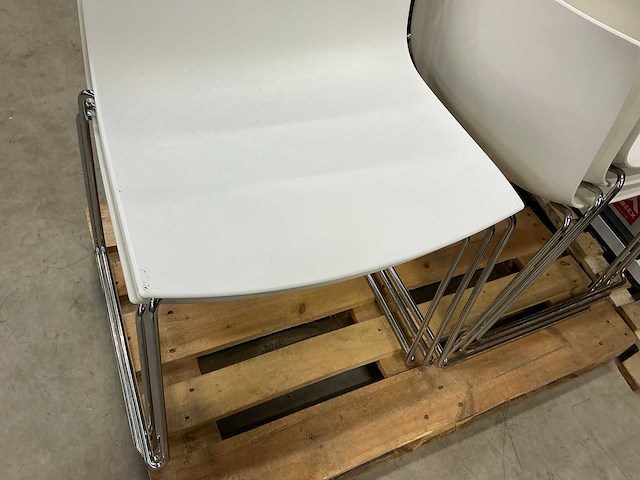 Eetkamertafel met design stoelen - afbeelding 8 van  9