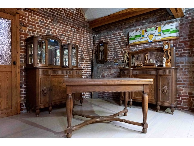 Eetplaats, 1 tafel, 2 kasten - afbeelding 1 van  6