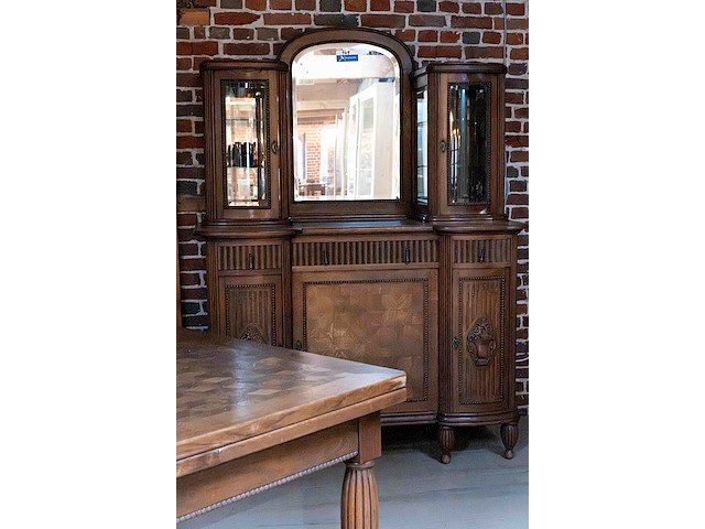 Eetplaats, 1 tafel, 2 kasten - afbeelding 2 van  6