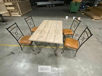Eettafel met 4 stoelen rustiek houten tablet ijzer sier onderstel 150 x 88cm - afbeelding 1 van  4