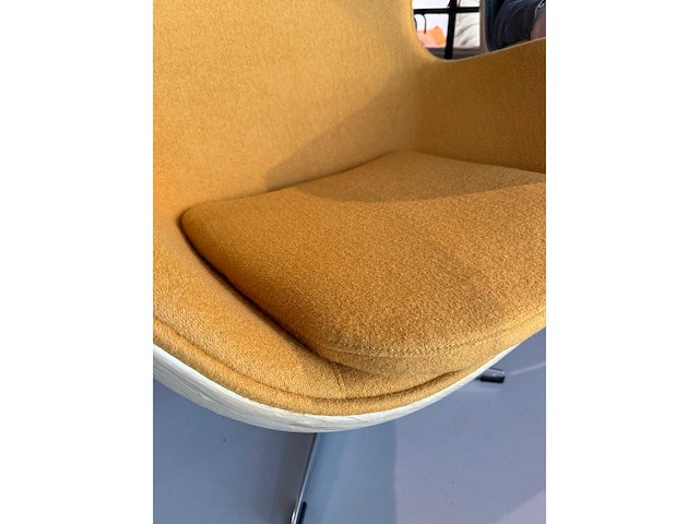 Egg chair geel kasjmier en houtfineerl (1x) - afbeelding 6 van  6