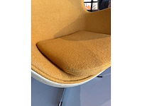 Egg chair geel kasjmier en houtfineerl (1x) - afbeelding 6 van  6