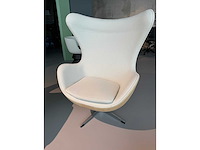 Egg chair wit kasjmier en houtfineer (1x) - afbeelding 1 van  3