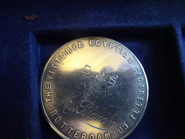 Egyptian cigarette co miss blanche - afbeelding 1 van  2