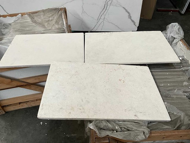 Egyptisch beige partij natuursteen tegels - afbeelding 1 van  3