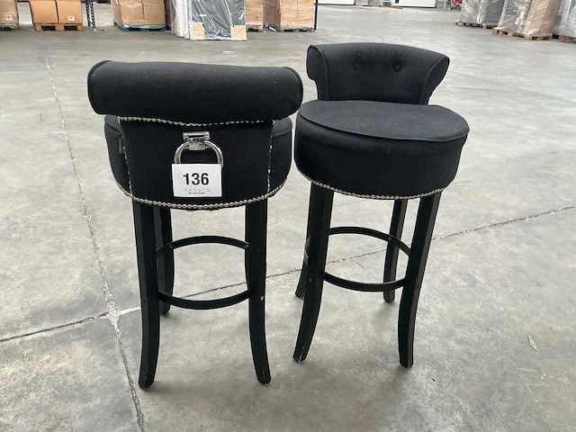 Eichholtz houten designkruk (2x) - afbeelding 1 van  5