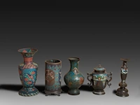 Eight japanese champlevé enameled bronzes, including figures and vases, 19th/20thc, tallest h 37,5 cm - afbeelding 2 van  8