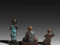 Eight japanese champlevé enameled bronzes, including figures and vases, 19th/20thc, tallest h 37,5 cm - afbeelding 4 van  8