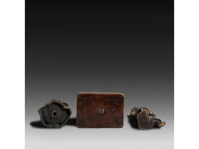 Eight japanese champlevé enameled bronzes, including figures and vases, 19th/20thc, tallest h 37,5 cm - afbeelding 5 van  8