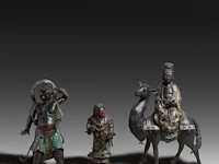 Eight japanese champlevé enameled bronzes, including figures and vases, 19th/20thc, tallest h 40 cm - afbeelding 3 van  7