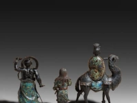 Eight japanese champlevé enameled bronzes, including figures and vases, 19th/20thc, tallest h 40 cm - afbeelding 4 van  7