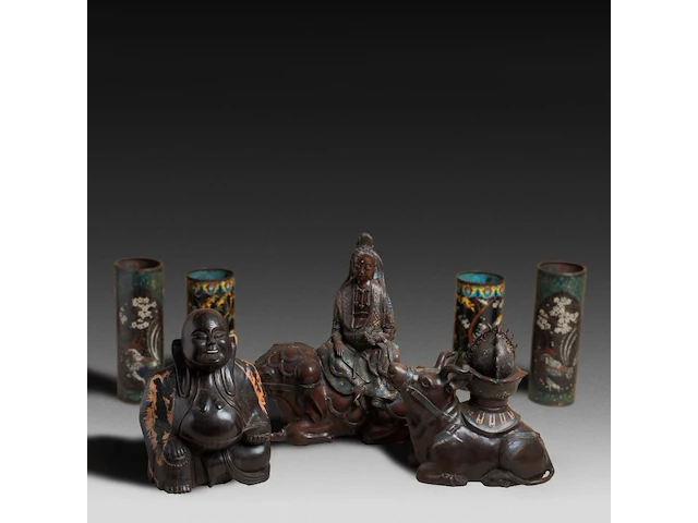 Eight japanese champlevé enameled bronzes; three figures, two pairs of vases and one censer, 19th/20thc, tallest h 44 cm - afbeelding 1 van  5