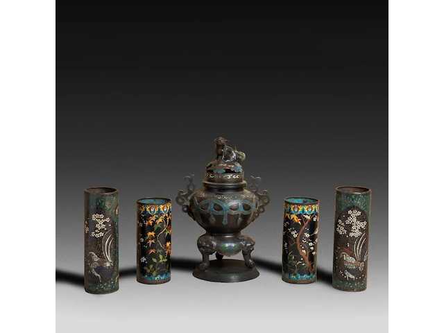 Eight japanese champlevé enameled bronzes; three figures, two pairs of vases and one censer, 19th/20thc, tallest h 44 cm - afbeelding 2 van  5