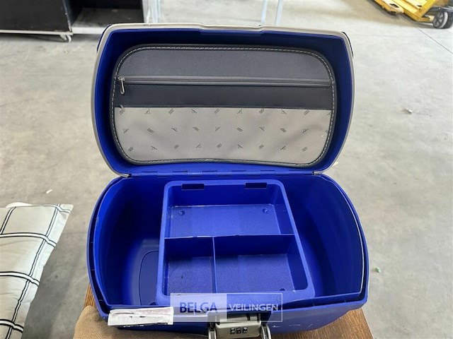 Eiken tv-kast + koffer + tuinstoel - afbeelding 5 van  6