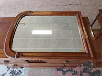 Eikenhouten bibliotheekkast flamant met 2 glazen deuren en 6 eikenhouten deuren camille&vence, eiken ladenkast met 4 laden, spiegel in houten kader - afbeelding 7 van  12