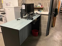 Eizo toonbank met pc schermen - afbeelding 1 van  5