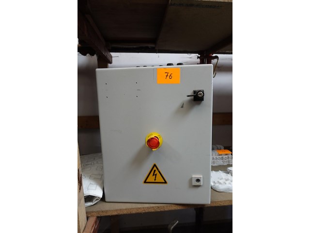 Electriciteitsbord met inhoud - afbeelding 1 van  7