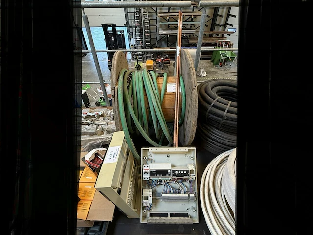 Electriciteitskabel, aardingsstaven, electriciteitskast - afbeelding 1 van  7