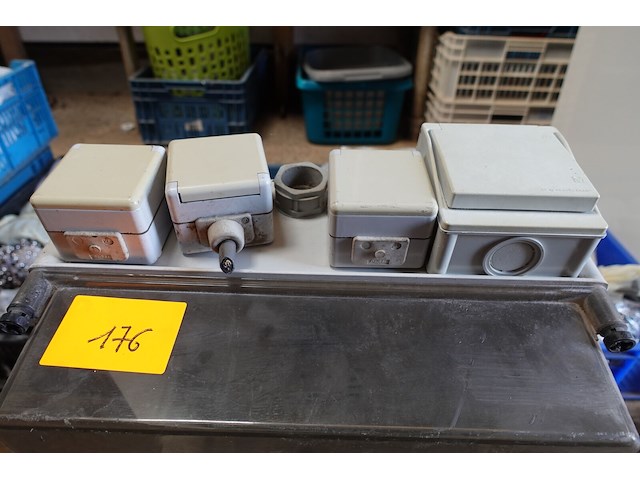 Electriciteitskast 40 x 60cm +3 opbouwstopcontacten + 1 opbouw contact 3 fase - afbeelding 4 van  5