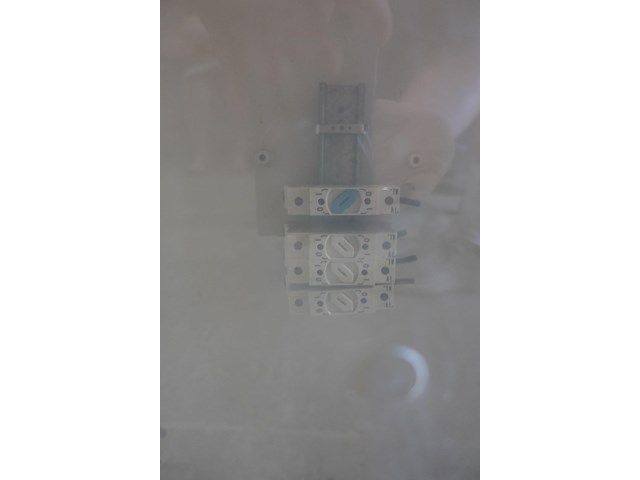 Electriciteitskast 40 x 60cm +3 opbouwstopcontacten + 1 opbouw contact 3 fase - afbeelding 5 van  5