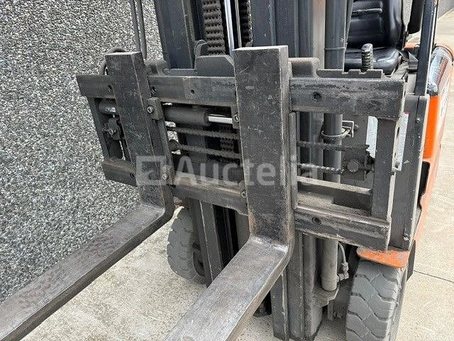 Electrische driewieler vorkheftruck heli cpd 15s (2003 / 0601550114) - afbeelding 10 van  10