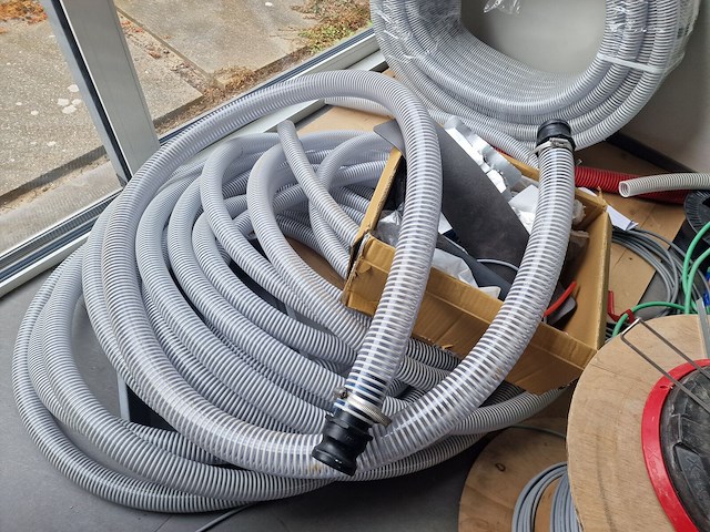 Electrische kabel en waterdarmen - afbeelding 2 van  11