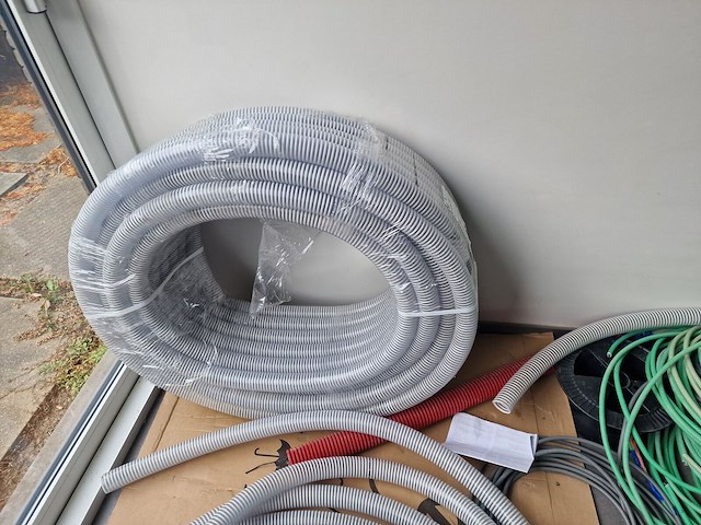 Electrische kabel en waterdarmen - afbeelding 3 van  11