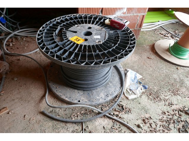Electrische kabels + isolatiepanelen - afbeelding 1 van  4