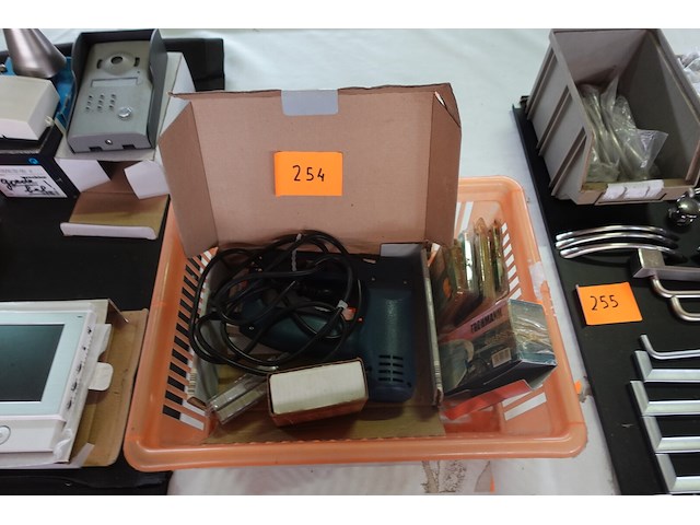 Electrische nietmachine met nietjes - afbeelding 1 van  1