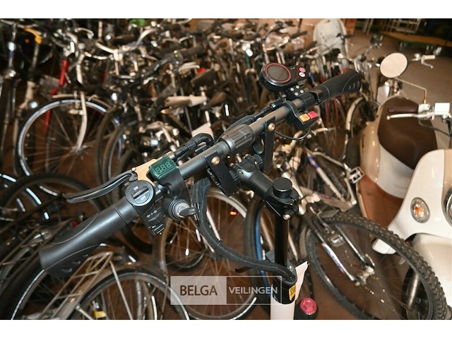 Electrische scooter laotie - afbeelding 4 van  8