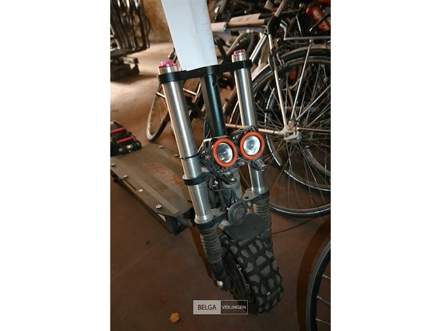 Electrische scooter laotie - afbeelding 5 van  8