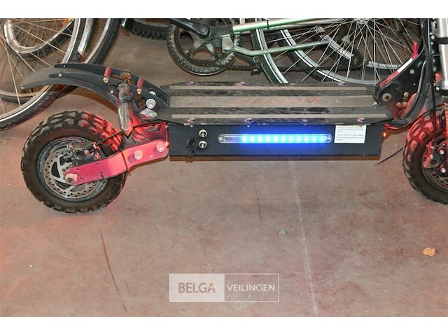 Electrische scooter laotie - afbeelding 7 van  8
