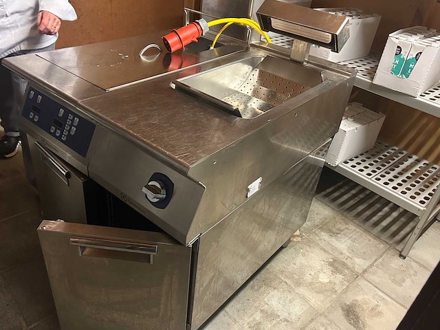 Electrolux professional 900xp-lijn elektrische friteuse - afbeelding 1 van  6