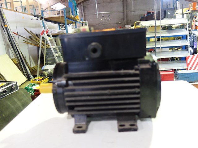 Electromotor 1,5 kw - afbeelding 1 van  2
