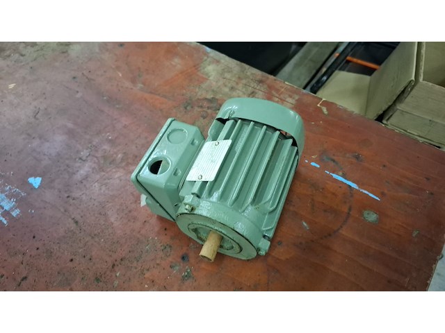 Electromotor nieuw - afbeelding 2 van  2