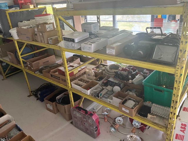 Electronica, spots, schroeven, werkhandschoenen, … - afbeelding 1 van  6