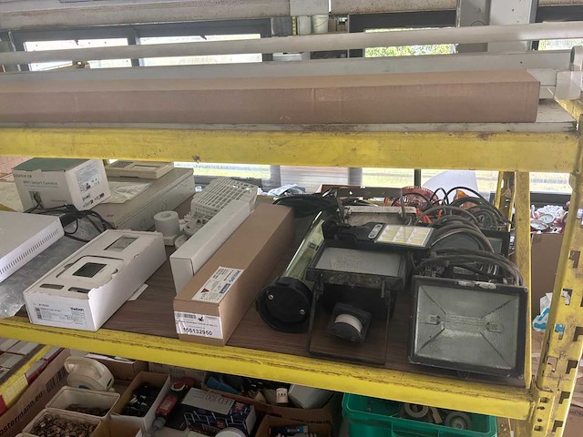 Electronica, spots, schroeven, werkhandschoenen, … - afbeelding 2 van  6