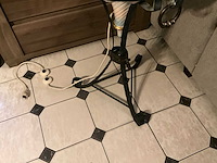 Elegante porseleinen figuur met geïntegreerde verlichting met fontijn - afbeelding 7 van  7