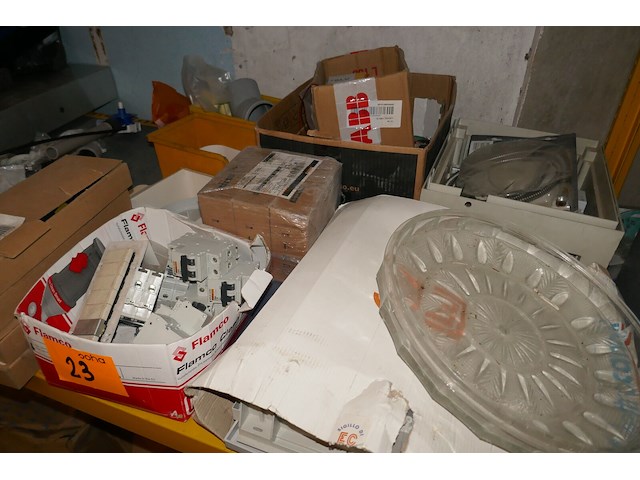 Elektriciteit en sanitair materiaal - afbeelding 3 van  7