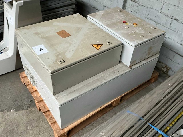 Elektriciteits-/sturingskast (3x) - afbeelding 2 van  2