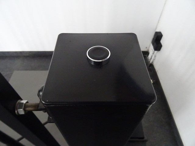 Elektrisch metalen poortje - afbeelding 3 van  3