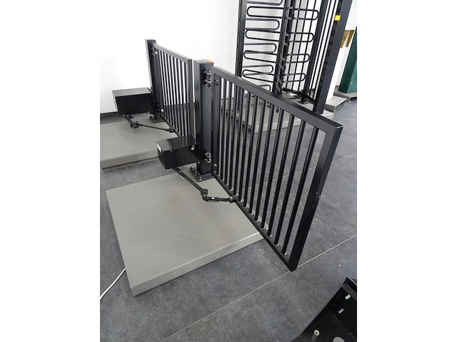 Elektrisch metalen poortje - afbeelding 2 van  4