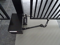 Elektrisch metalen poortje - afbeelding 3 van  4